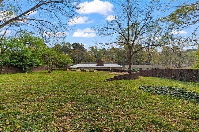 Building Photo - 2634 Birch St