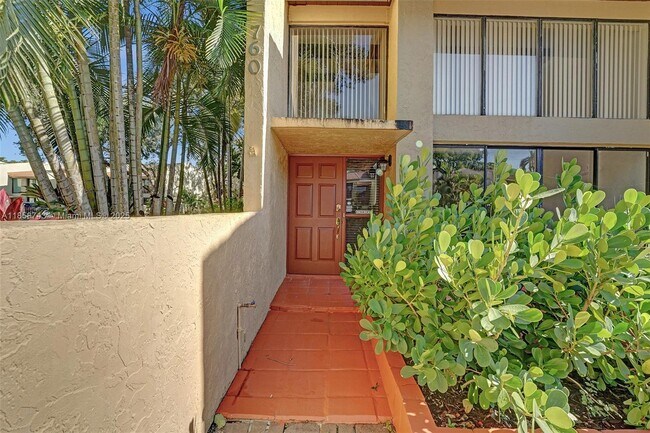 Building Photo - 760 E Coco Plum Cir