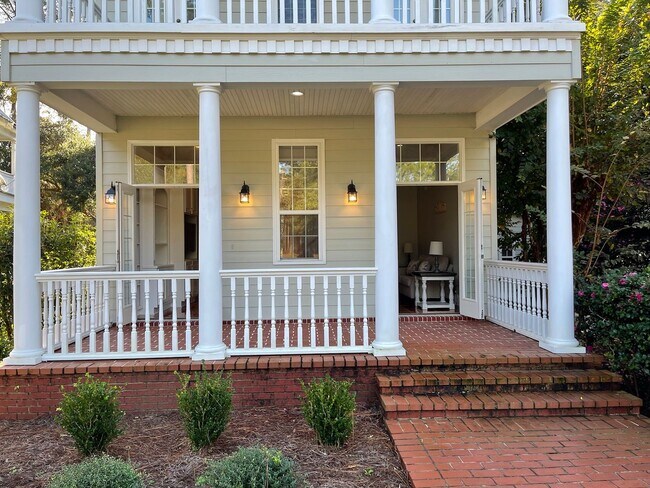 Building Photo - Avialable now!! 2 Bedroom, 2 Bath Cottage ...