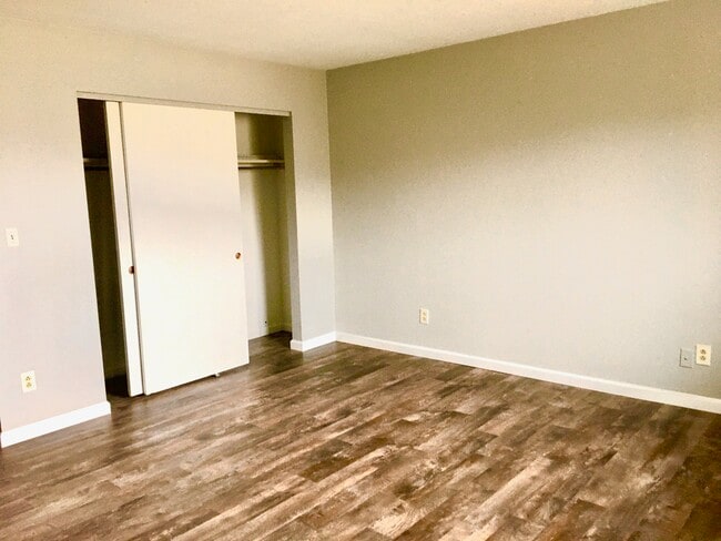 Building Photo - 1337 W Jeth Ct