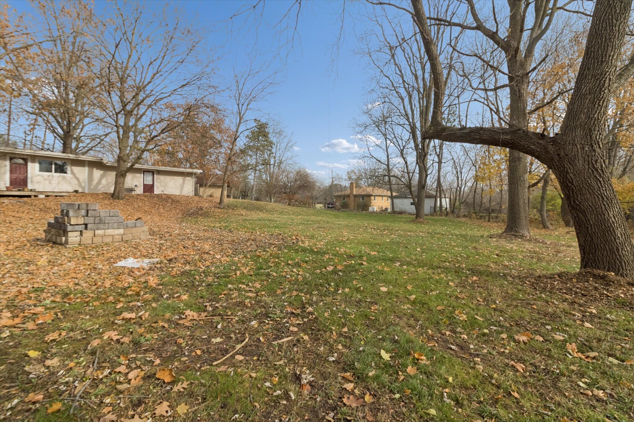 Building Photo - 671 W Clark Rd