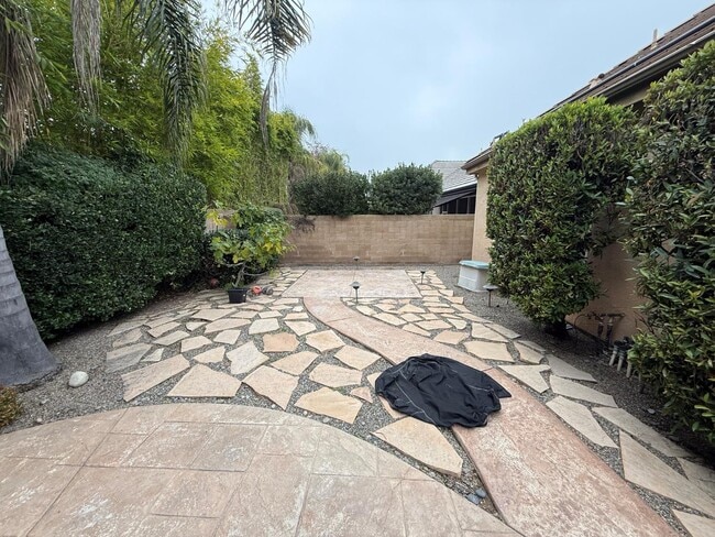 Building Photo - 10637 N Lochmoor Ln