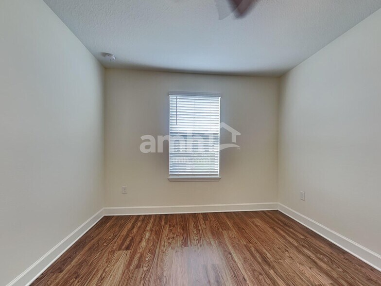 Building Photo - 1017 Island Pond Dr