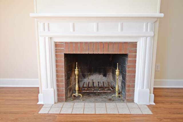 Wood Burning Fireplace - 901 Live Oak St