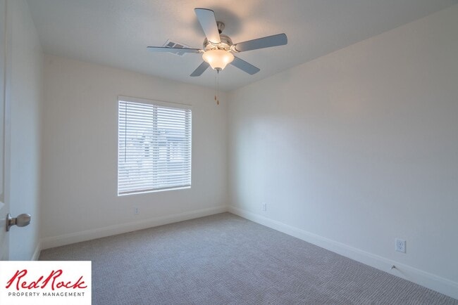 Building Photo - Stunning Spacious 3 Bedroom Unit