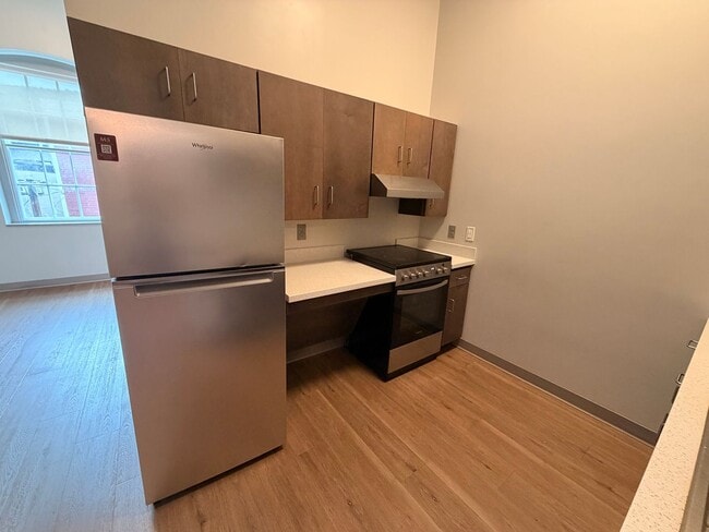 Building Photo - Dewitt Block, Rare 2 Bed/1 Bath Apartment Available Immediately - $1,866 - ALL UTILITIES INCLUDED