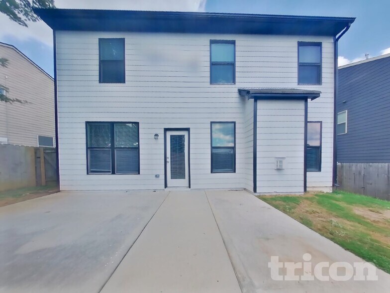 Building Photo - 2377 Proctor Creek Enclave