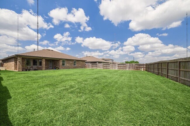 Building Photo - 919 Starcross Bnd Dr