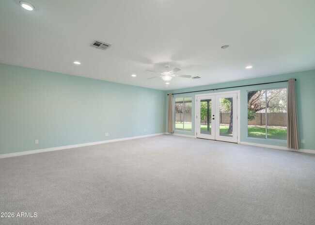 Building Photo - 121 W Orchid Ln