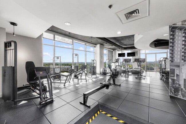 Building Photo - 250 Pharr Rd NE