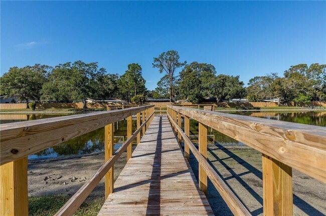 Building Photo - 3815 N Oak Dr