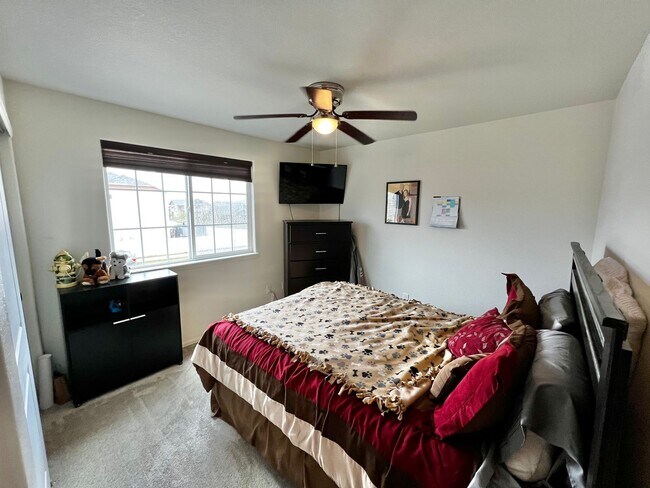 Building Photo - Spacious 4 Bed, 2 1/2 Bath House in Berthoud!