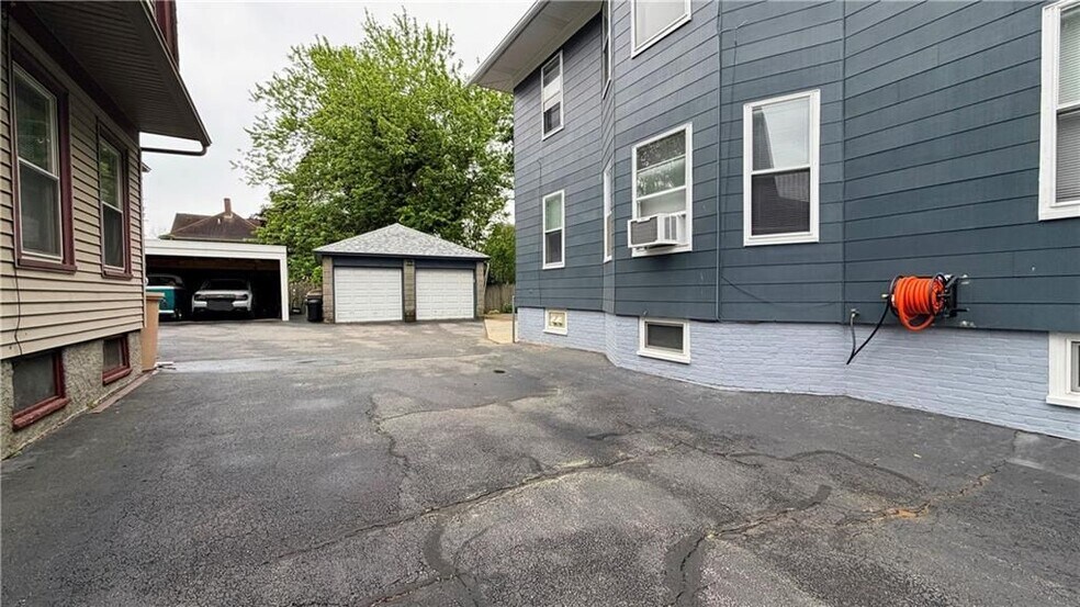 Building Photo - 80 Massasoit Ave