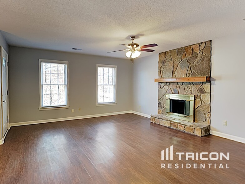 Building Photo - 389 Hillridge Dr