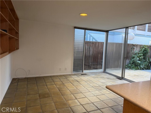 Building Photo - 321 Coral Ave