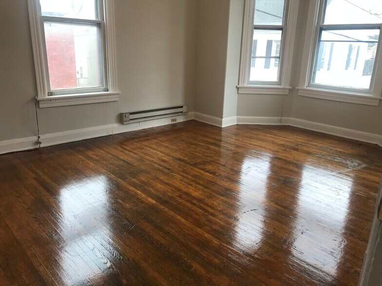 Building Photo - 25 S Locust St