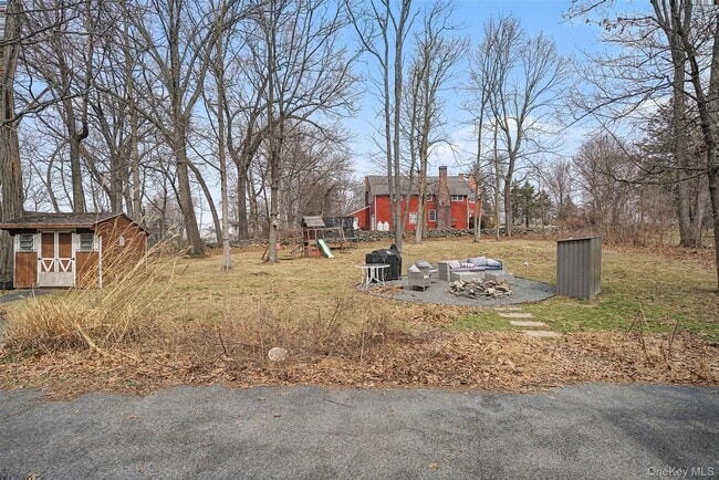 Building Photo - 10 Cedar Ln