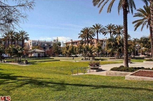 Building Photo - GORGEOUS TOP FLR CONDO BY CENTRAL PARK w/LAUNDRY+PATIO+2 CAR Parking