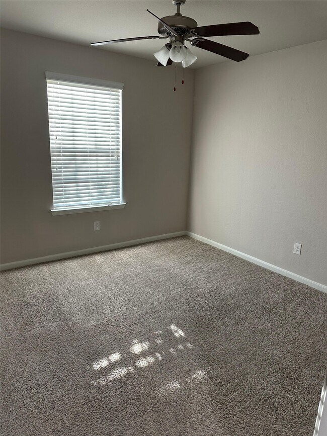 Building Photo - 2128 Del Mar Dr