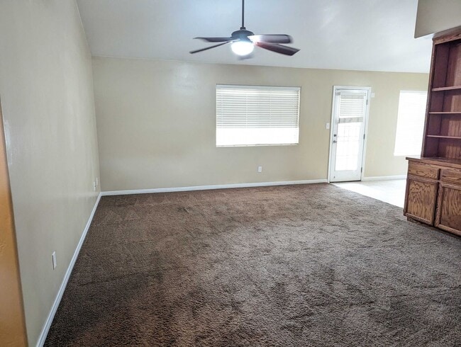 Building Photo - Comfortable Home in East Bakersfield