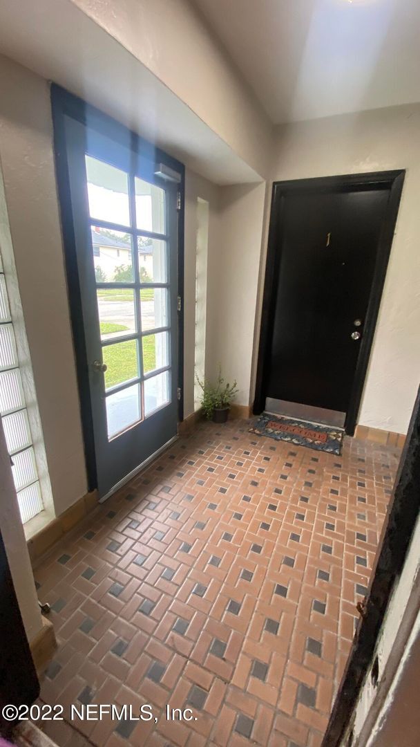Building Photo - Charming 1/1 in Historic San Marco!