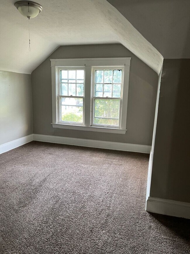Building Photo - Whitethorn 3201-3203