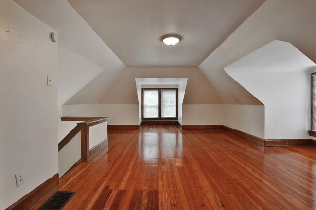 Building Photo - 126-126.5-1265 Frambes Ave