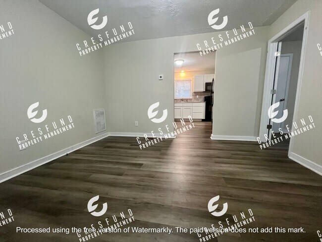 Building Photo - Spacious 1 BR 1 Bath Bottom Unit - Ready for Move In Today!