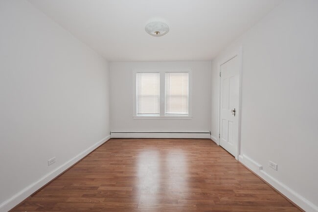 Building Photo - 154 Manning St