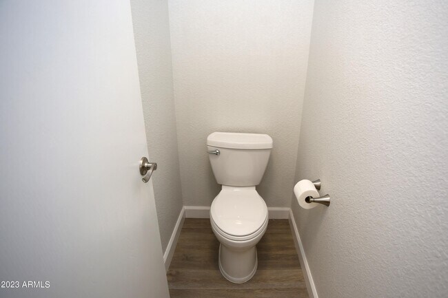 Building Photo - 924 E Manor Dr