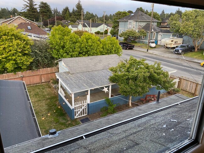 Building Photo - 1655 J St