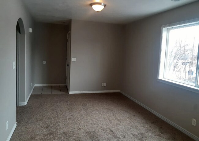 Building Photo - 2 Bed 1 Bath Apartment at Delmar Condominiums in Sugar City!