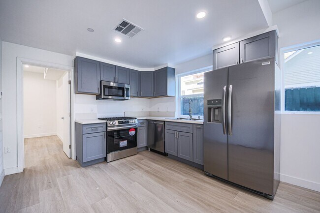 Building Photo - Luxury 2026 Townhomes with Massive Bedrooms + Decks with Views
