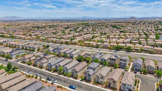 Building Photo - 10661 Sariah Skye Ave