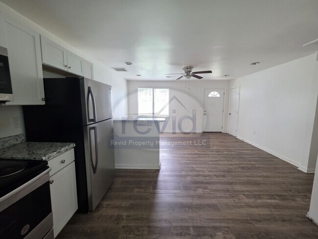 Building Photo - 839 Pearce St