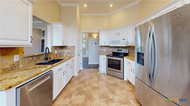 Building Photo - 1021 Westend Dr