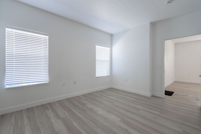 Building Photo - 10245 S Maryland Pkwy