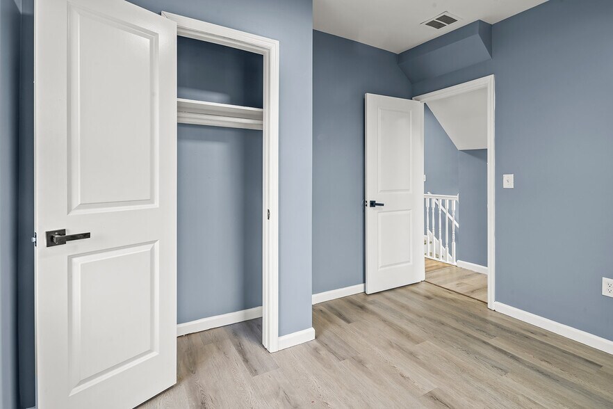 Building Photo - 275 Clinton Pl