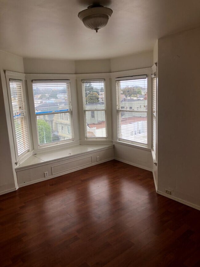 Building Photo - 1 bedroom in San francisco CA 94117