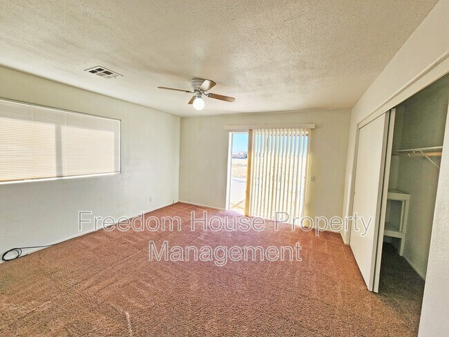 Building Photo - 2321 E Calvada Blvd
