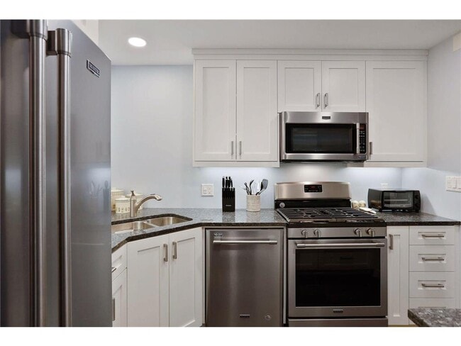 Building Photo - 6730 Vernon Ave S