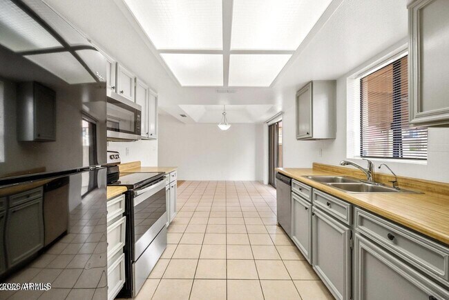 Building Photo - 2848 E Brown Rd