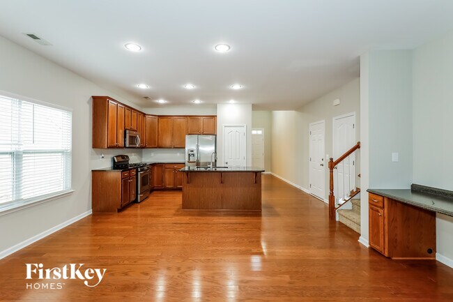 Building Photo - 3012 Canopy Dr