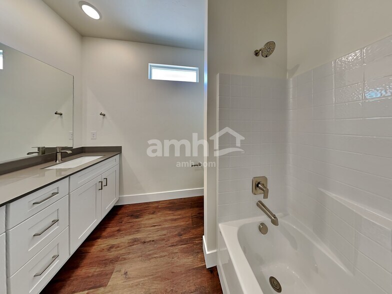 Building Photo - 9444 W Shumard St