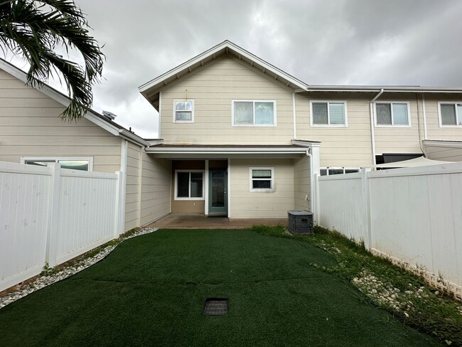 Building Photo - Split Level Townhome in Ocean Pointe