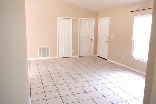 Building Photo - 1351 Danbury St SW