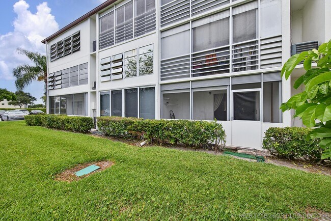 Building Photo - 96 Fanshaw C