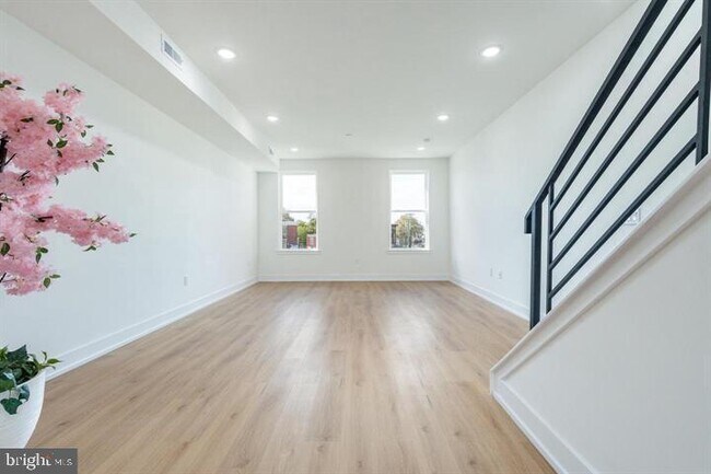 Building Photo - 737 N 42nd St