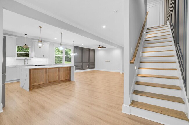 Building Photo - 108 Averill St