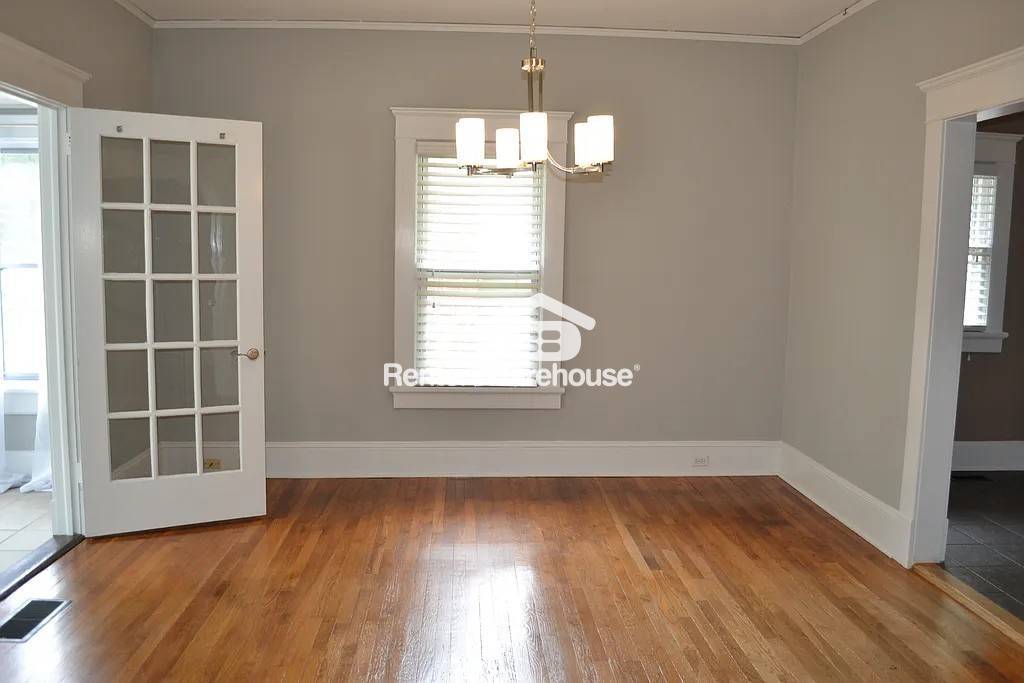 Building Photo - 142 Mobile Ave NE